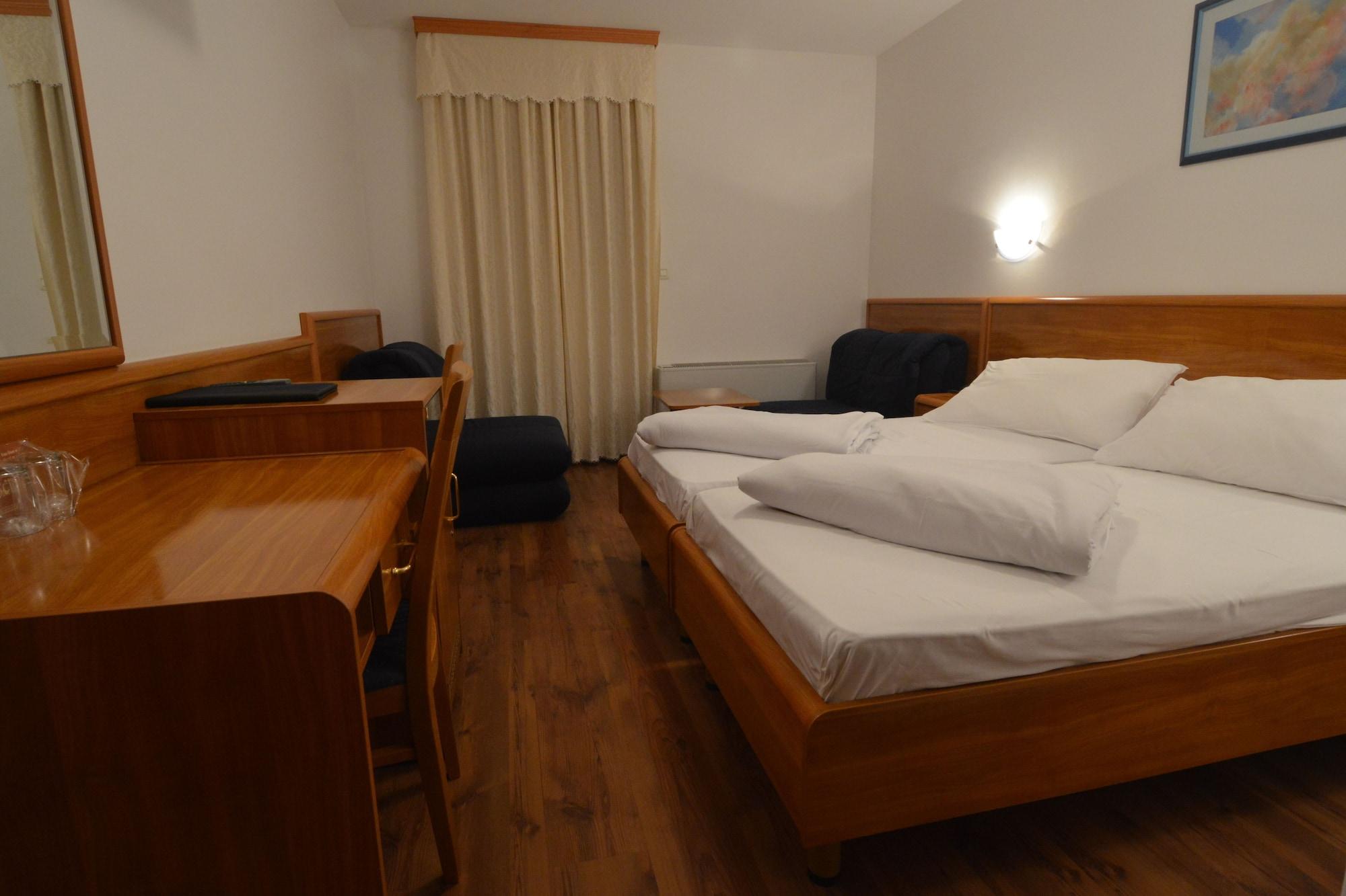 Hotel Villa Letan Fazana Bagian luar foto
