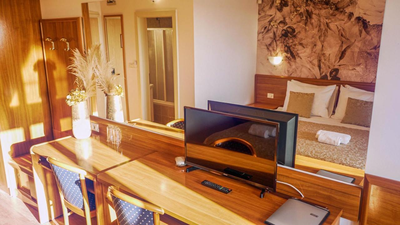 Hotel Villa Letan Fazana Bagian luar foto